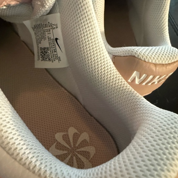 Women’s size 7.5 - Nike Air Force 1 '07 Next Nature Fossil Rose - Picture 6 of 7